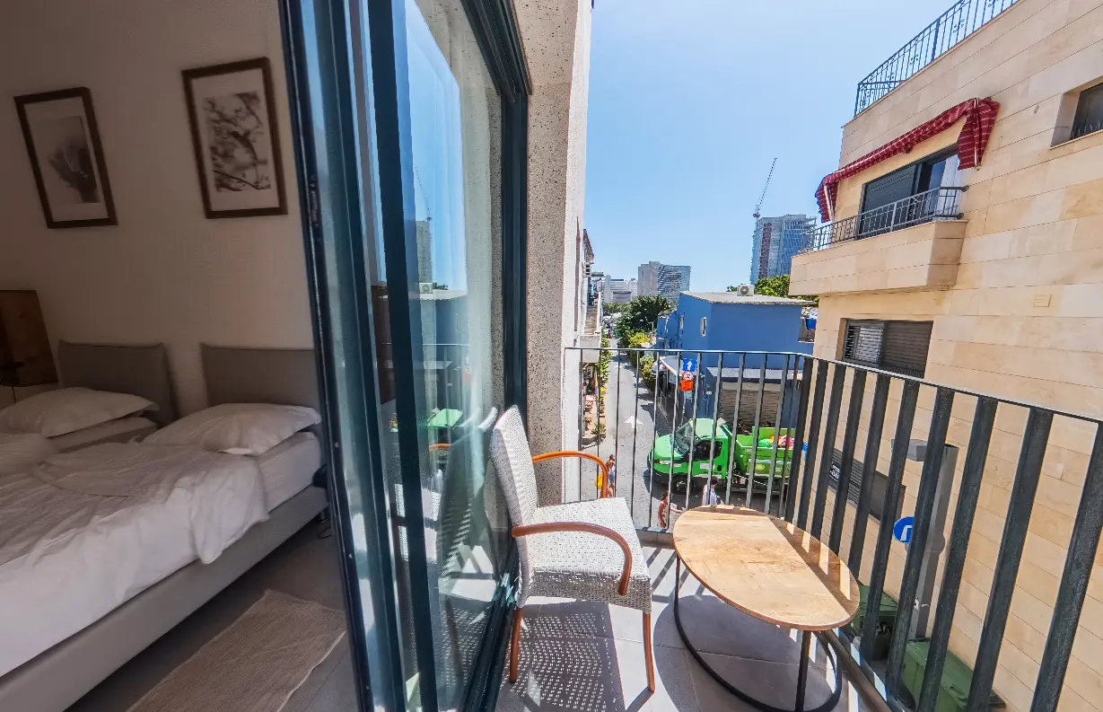 דירה עם מרפסת מהחדר